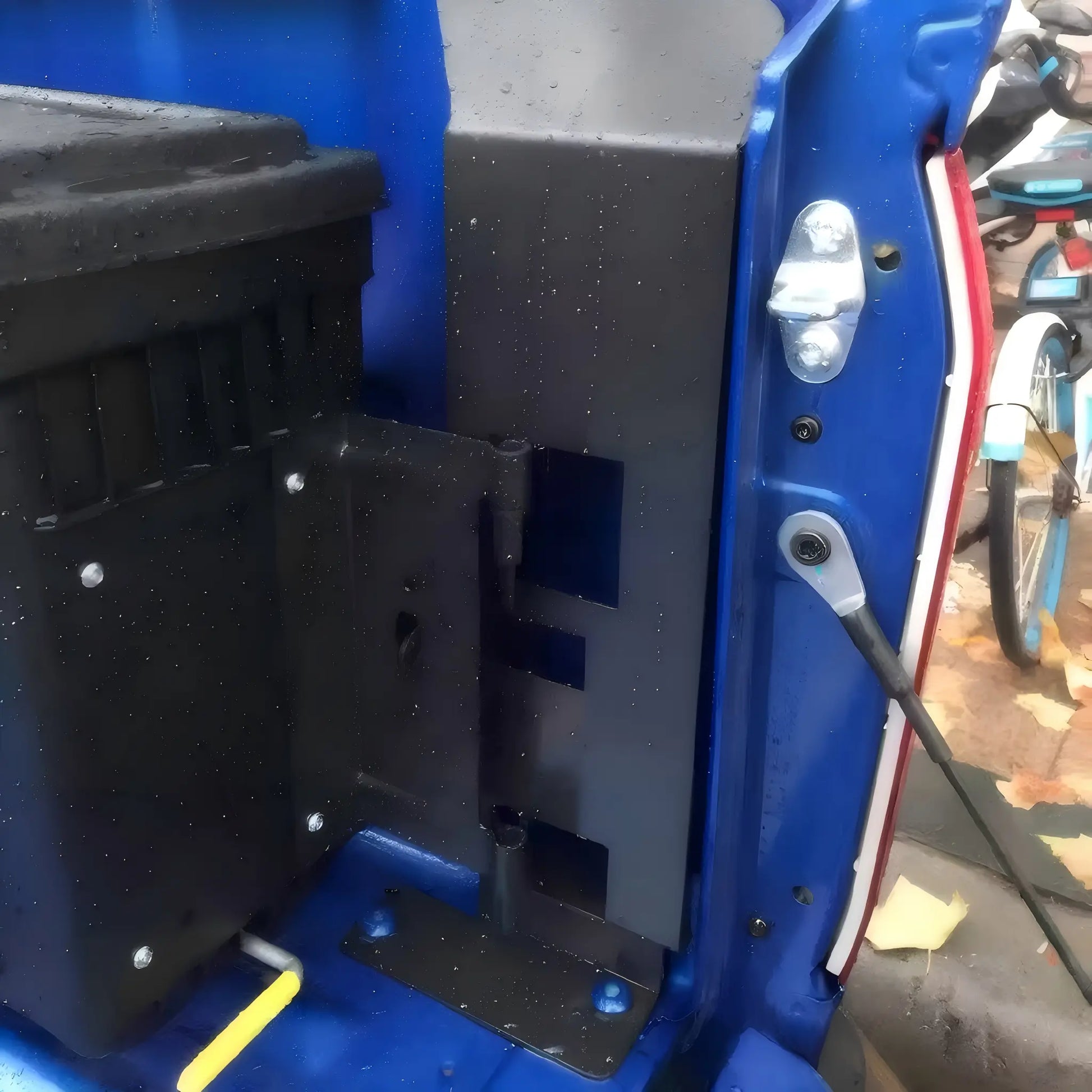 BYD Shark 6 Swing-Out Tool Box, back view