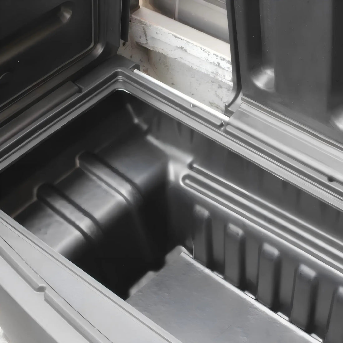 Secure Weather Resistant Pickup Truck Tool Storage Box for BYD Shark 6 / Amarok / GMC, back view